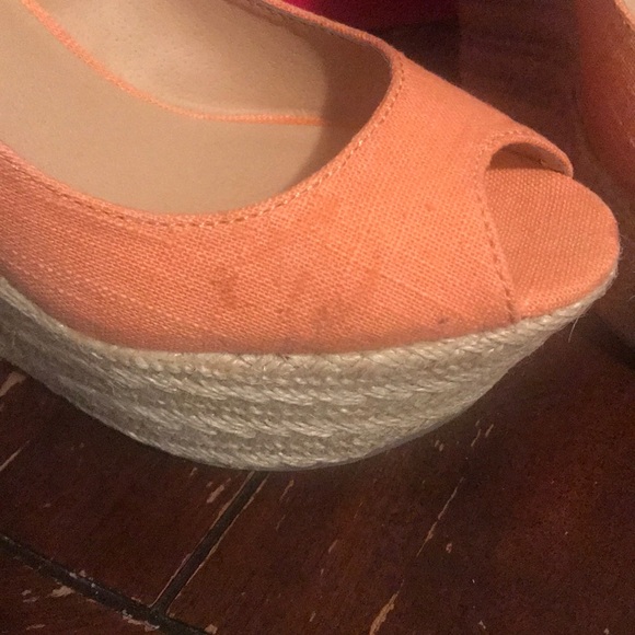 Coral colored size 6 wedge heel - Picture 3 of 4